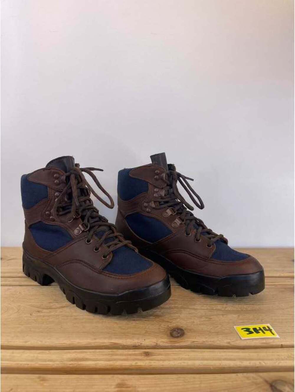 Danner 31008 Vintage USA Made Leather Hiking Boots Vibram Men’s Size 9 M